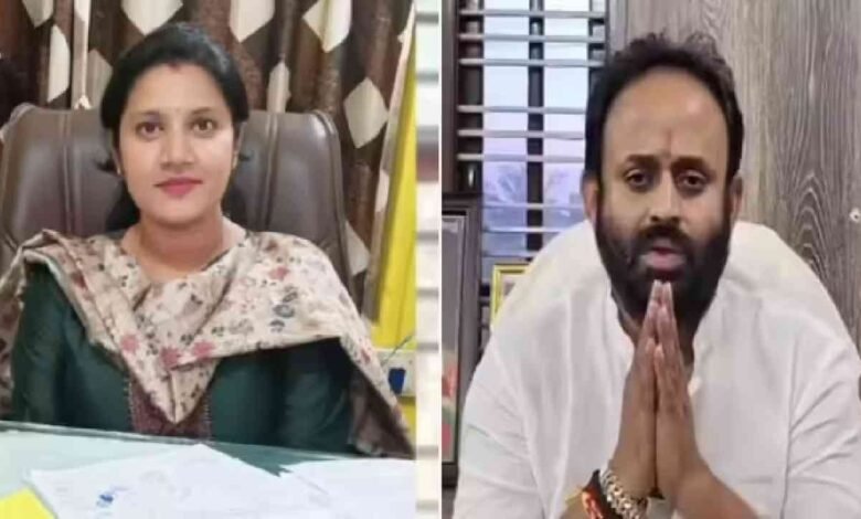 Illegal banner row in Shidlaghatta: municipal officer abused, threatened by Congress leader; public outrage erupts