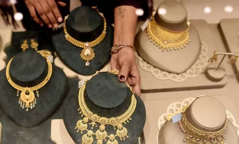 Jewellers in Varanasi and Jhansi follow Bihar’s lead, deny transactions to customers wearing burqa, hijab, masks, or helmets
