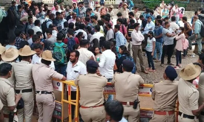 Dharwad protest over vacancies: CM Siddaramaiah assures action, cites 2.64 lakh posts vacant