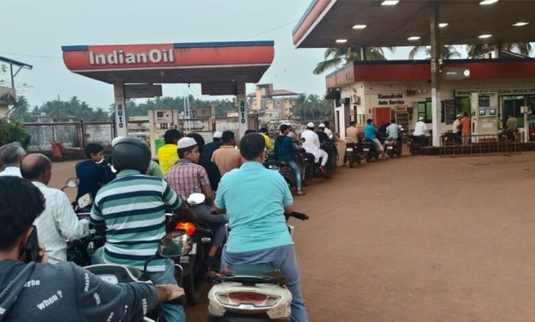Rumours of oil price surge trigger panic buying in Bhatkal