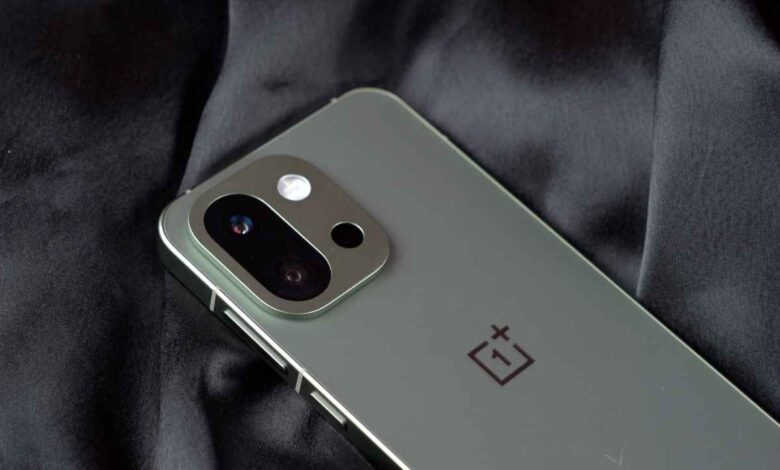 OnePlus 15 Sees Major Price Drop with Bank and Exchange Offers Making Flagship More Affordable