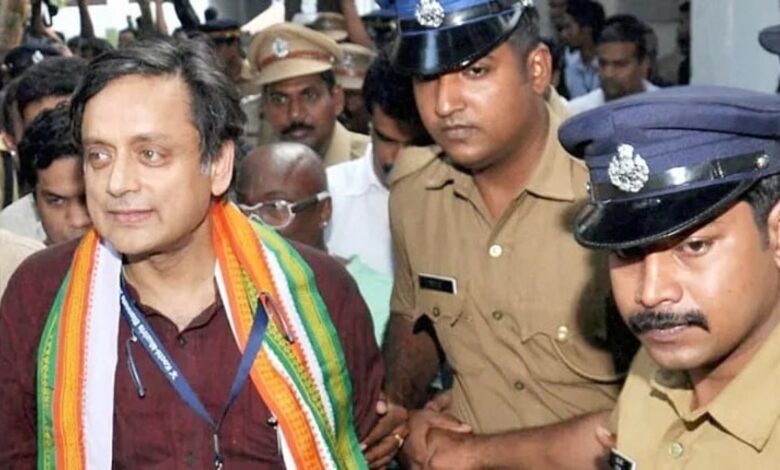 Shashi tharoor convoy stopped in kerala, security staff allegedly assaulted