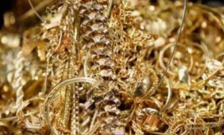 ₹4 crore gold theft row: customers protest outside Indian bank in Girinagar