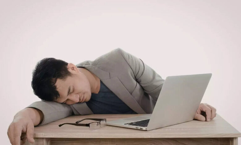 Why Your Face Looks Fresh in the Morning but Tired by Evening During Office Hours