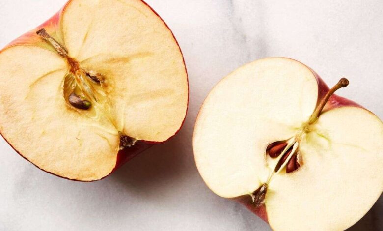 Apple and Black Salt Combo Gains Attention for Surprising Health Benefits