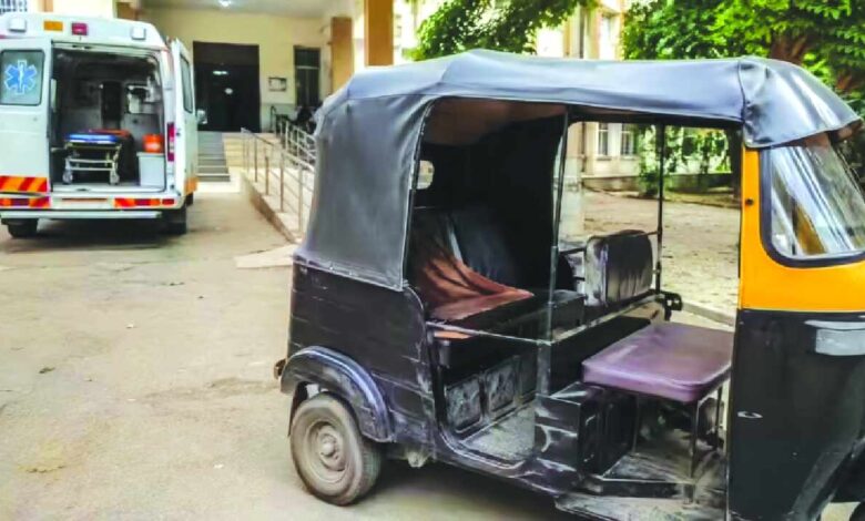 Ambulance Delay Ends in Tragedy as Woman Delivers Quadruplets in Auto