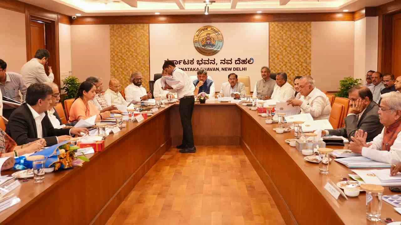 DK Shivakumar Holds All Party Karnataka MPs Meeting in Delhi to Push Pending State Projects