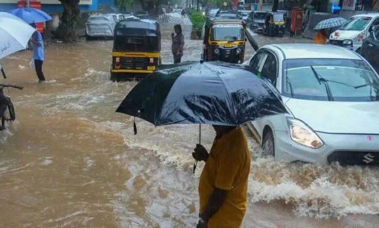 Heavy Monsoon Rains Batter Maharashtra as Floods Disrupt Mumbai and Claim Lives