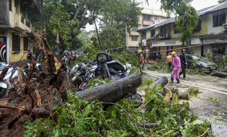 Mumbai Rains Disrupt Daily Life as Heavy Downpour Triggers Red Alert Across Maharashtra