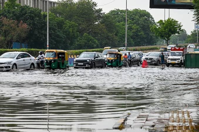 Orange Alert Issued for Three Karnataka Districts as Monsoon Intensifies Across the State