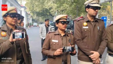 Smart Glasses Seen on Delhi Police Officer Draw Public Attention