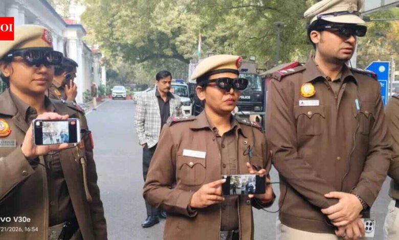 Smart Glasses Seen on Delhi Police Officer Draw Public Attention