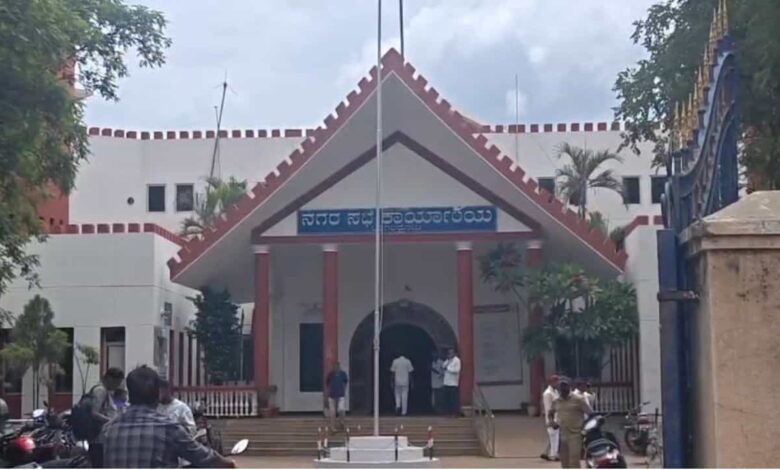 Unauthorized Outsiders Allegedly Handling Official Work at Bagalkot City Municipal Office