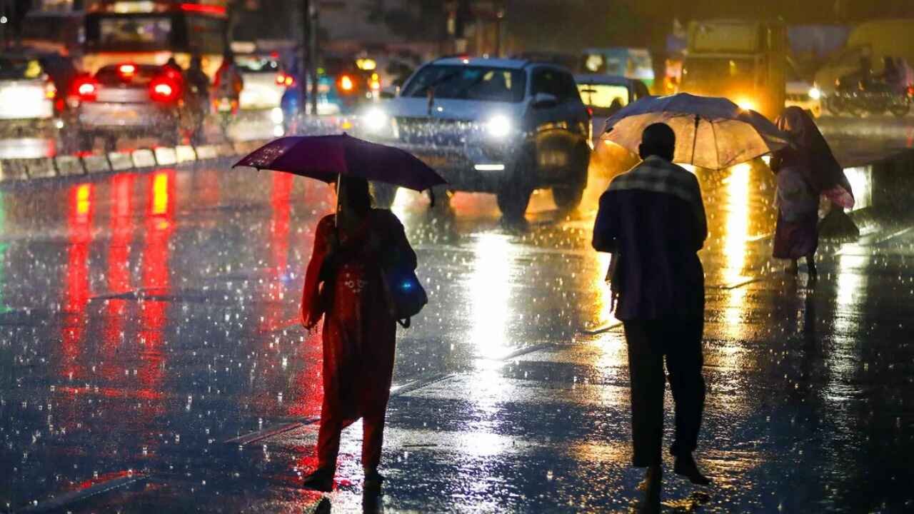 Heavy Rain Alert Across Karnataka Schools Closed in Parts of Kodagu and Chikkamagaluru
