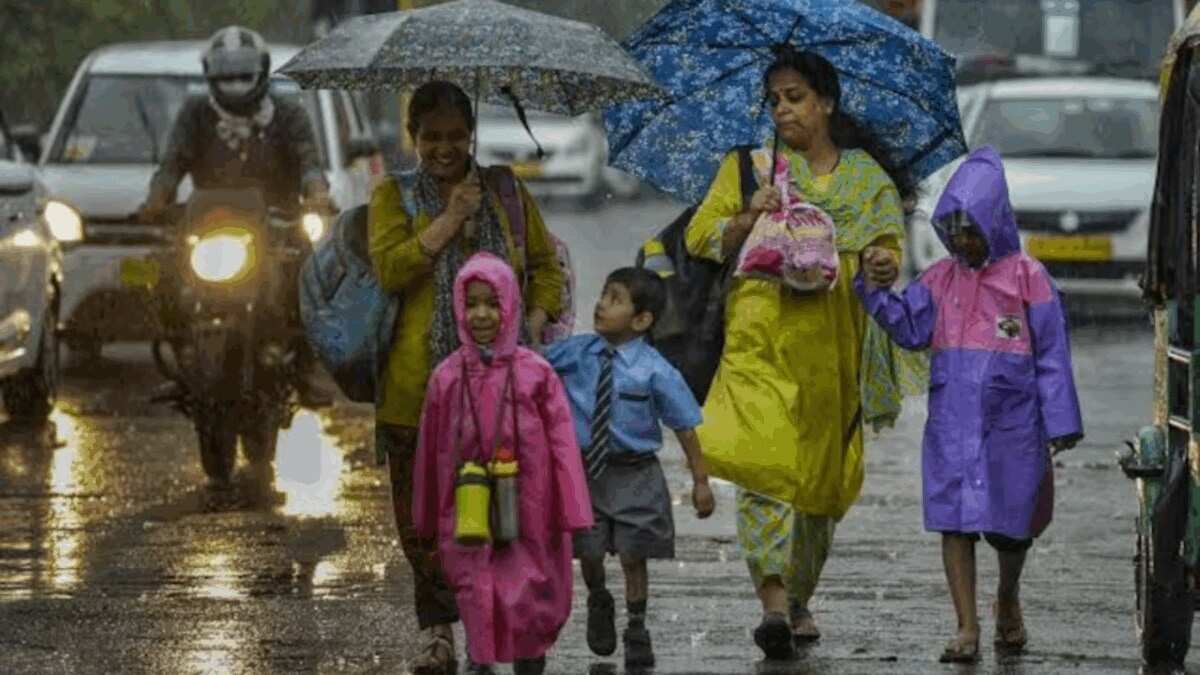 Heavy Rain Forces School Holiday in Several Karnataka Districts as Red Alert Continues