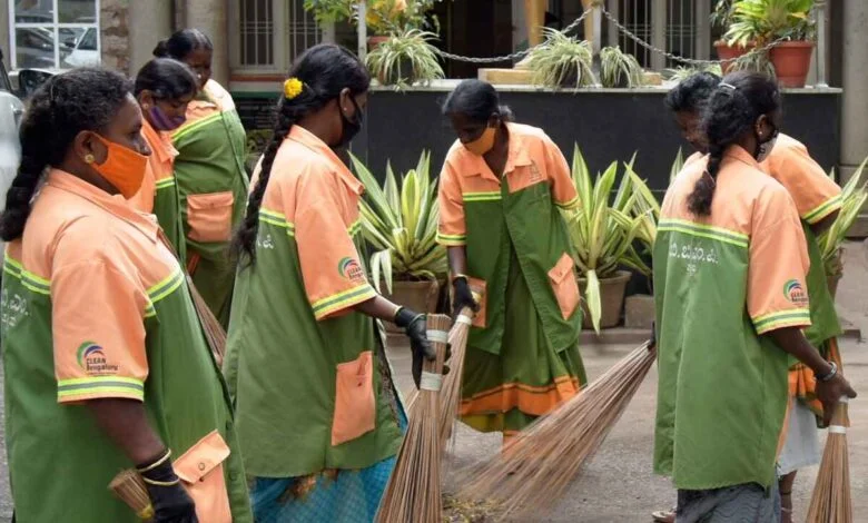Hubballi Civic Workers Put Up Unique Banner to Warn Litterers