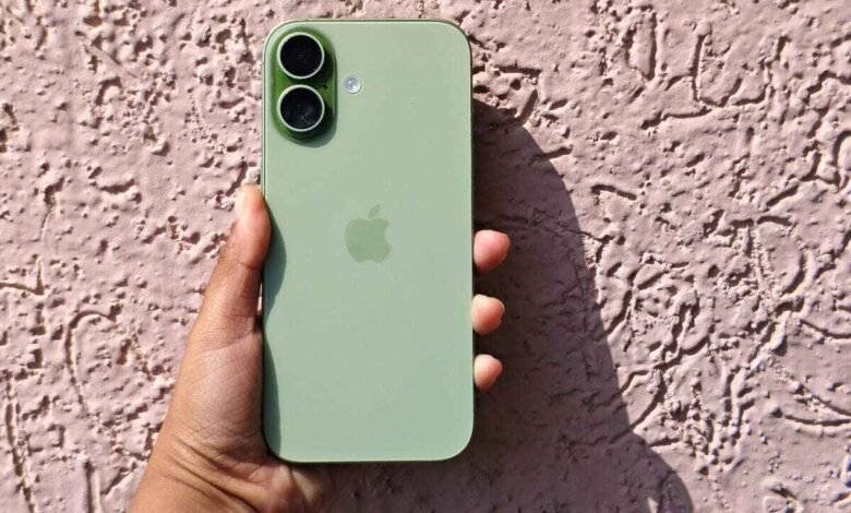 iPhone 17 Becomes Worlds Best Selling Smartphone, Galaxy S26 Ultra Ranks Fourth