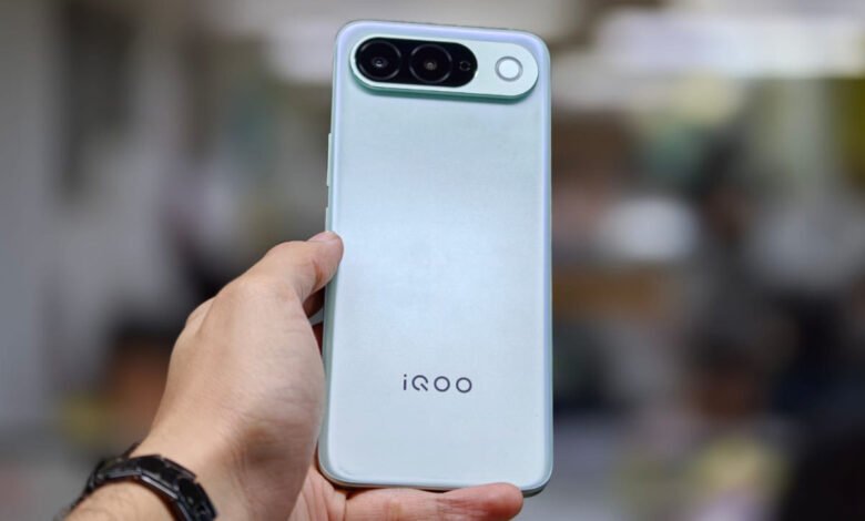 iQOO Z11 Sale Begins With 7050mAh Battery And Launch Offers