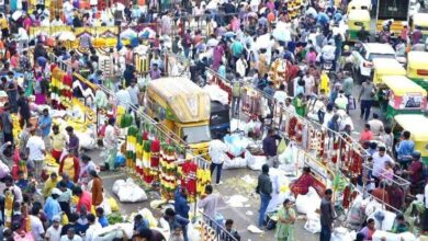 Ganesh Chaturthi 2026 Brings Huge Crowds to Bengaluru KR Market
