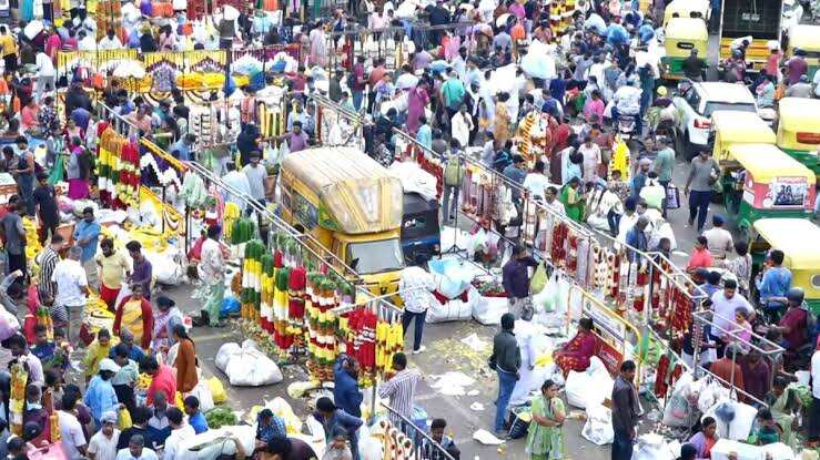 Ganesh Chaturthi 2026 Brings Huge Crowds to Bengaluru KR Market