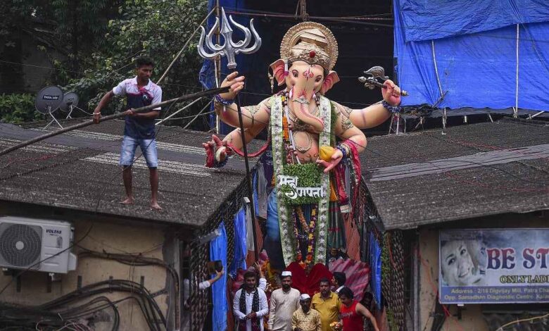 Ganesh Idol Procession Accident in Hosapete Leaves Two Injured