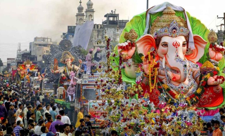 Ganesh Visarjan Procession Passes Jamia Mosque in Maddur Amid Tight Security