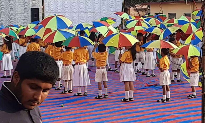 Honnavar School Students Forced to Carry Water
