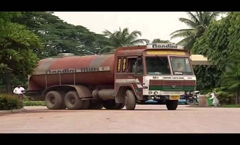 KMF Nandini Milk Tanker Overturns Near Hebbal, 14000 Litres Of Milk Spilled