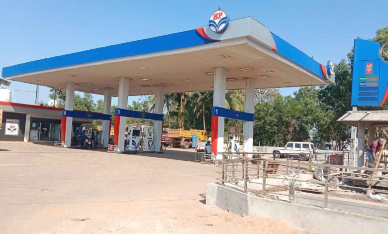 Vijayapura Petrol Station Shooting Leaves Two Injured
