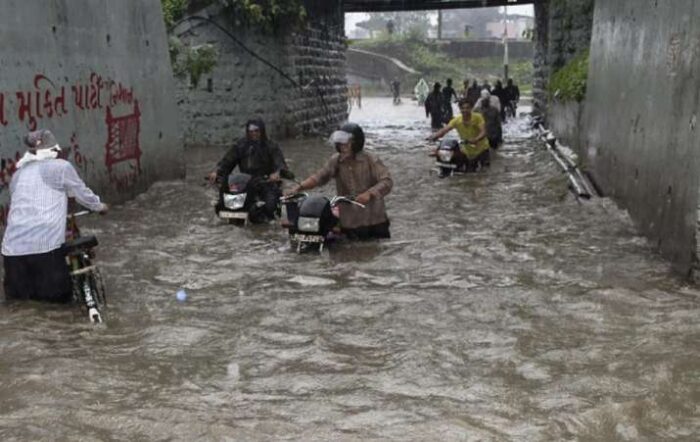 Karnataka rains: Heavy shower predicted in next 2 days, CM alerts officials
