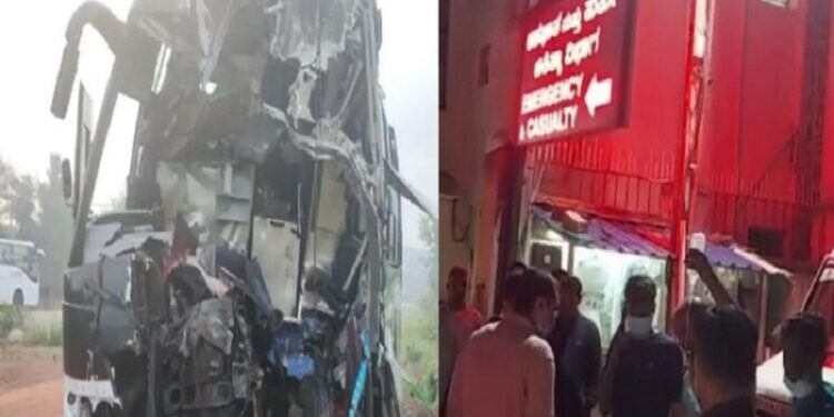 Major accident in Karnataka: 7 dead, 26 injured. Collision between bus and lorry