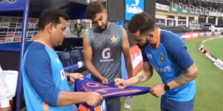 Asia Cup 2022: Virat Kohli gave an unforgettable gift to Pakistan pacer Harris Rauf