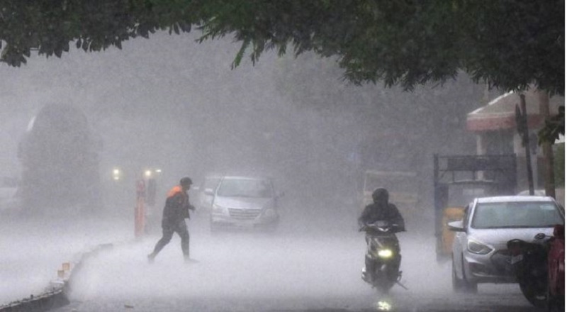 IMD predicts heavy rainfall alert in 13 Tamil Nadu districts; announced red alert