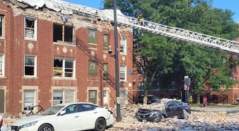 Massive explosion at Chicago residential building, 8 injured