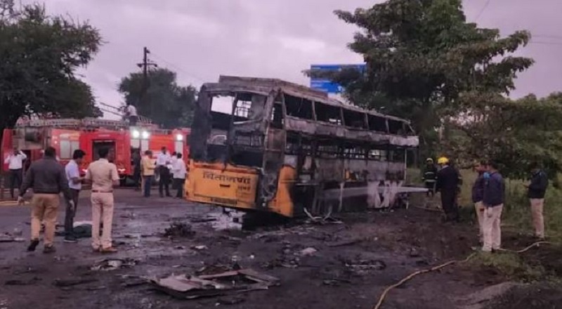 Fire in bus 11 passenger dead and 38 injured
