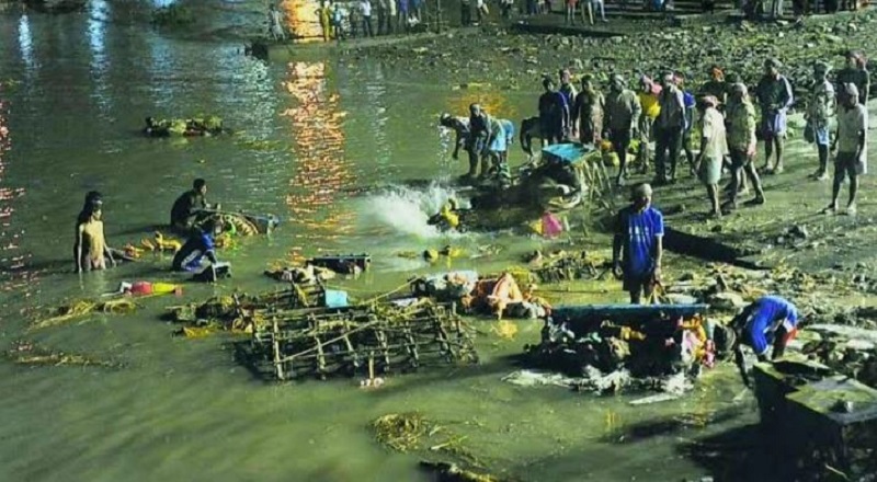 Flash floods during idol immersion: 8 dead, several missing