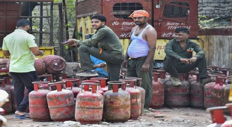 LPG cylinders now be available at ration shops, get refilling