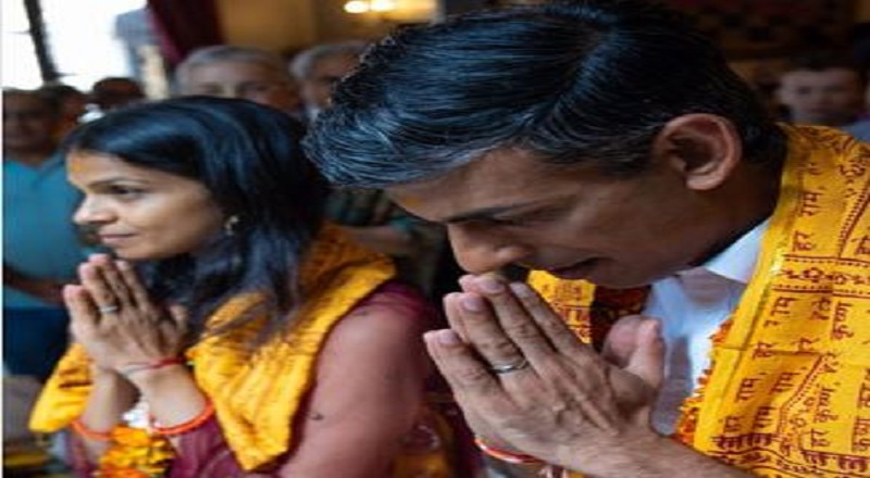 Rishi Sunak, who received the blessings of a Hindu monk after becoming the Prime Minister of Britain, has gone viral.