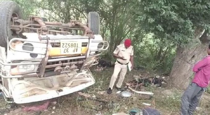 Minivan overturns in Andhra Pradesh’s Guntur; 4 died, 1 critical