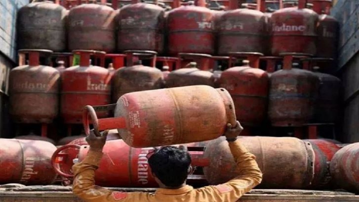 LPG Cylinder: Big relief to LPG customers, get 14.2 kg cylinder at half rate