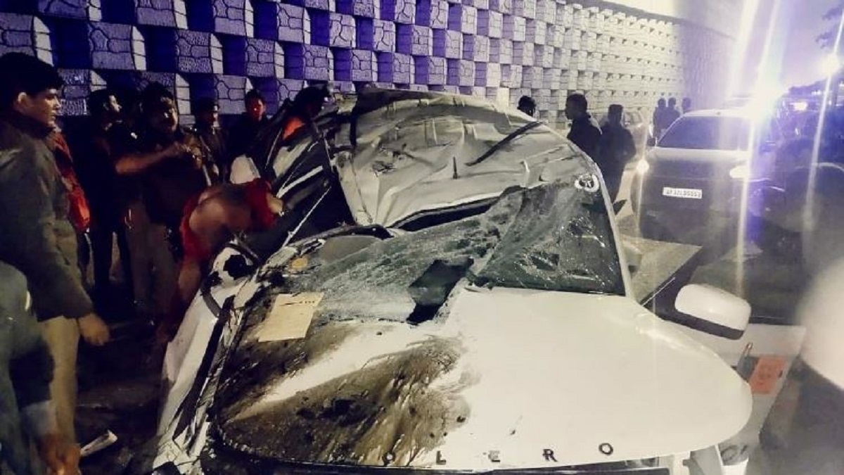 Speeding car falls off flyover in Lucknow: 3 killed,1 injured