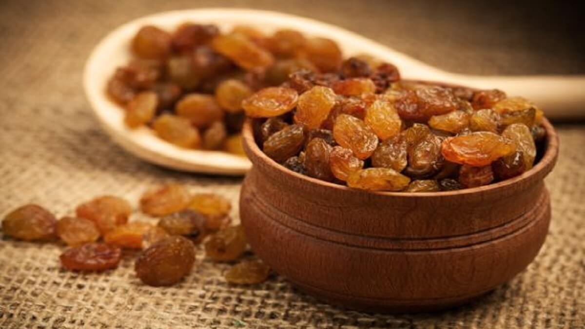Raisins can helps to lower risk of heart disease: Here is 7 amazing health benefits of Raisins