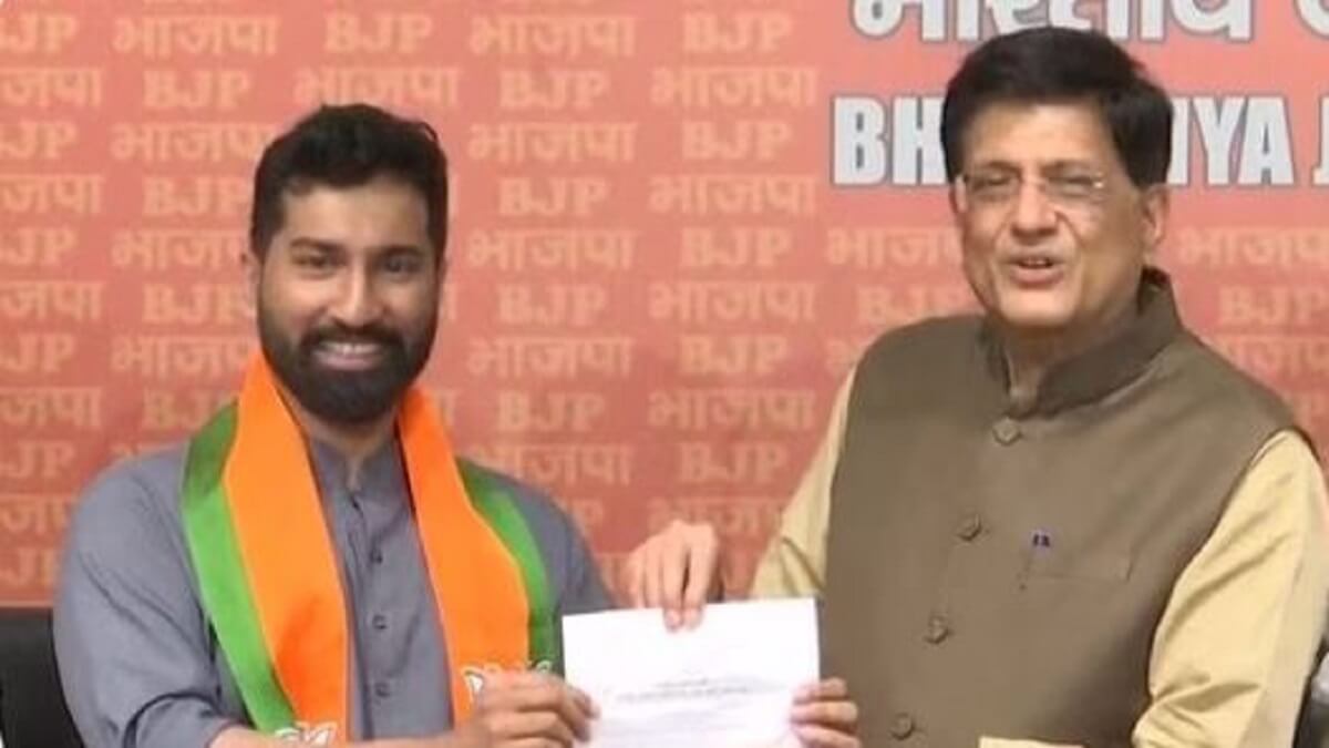 Senior Congress leader AK Antony's son Anil Antony joins BJP