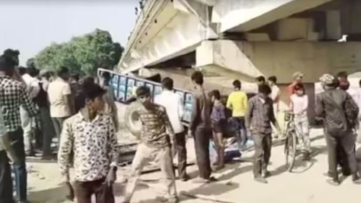 Tractor-Trolley falls off bridge in UP's Shahjahanpur: 6 Killed,10 injured