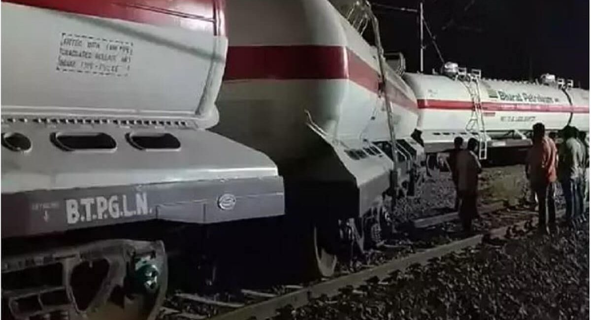 Train Major Accident Averted: LPG goods train derails in MP