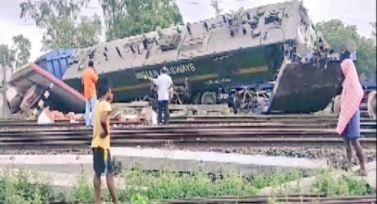 Trains Accident: 2 trains collided in West Bengal Bankura: Know list of trains cancelled