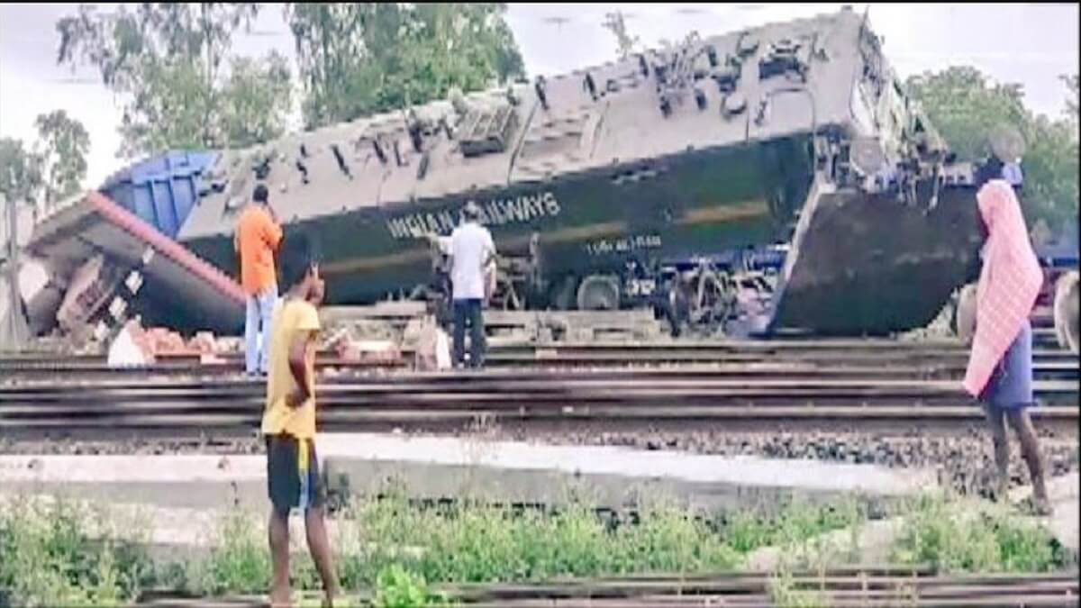 Trains Accident: 2 trains collided in West Bengal Bankura: Know list of trains cancelled