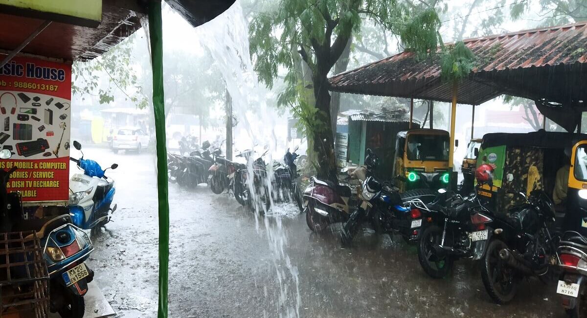 Heavy Rain Alert till July 29 in Karnataka Coastal district Red Alert Issued