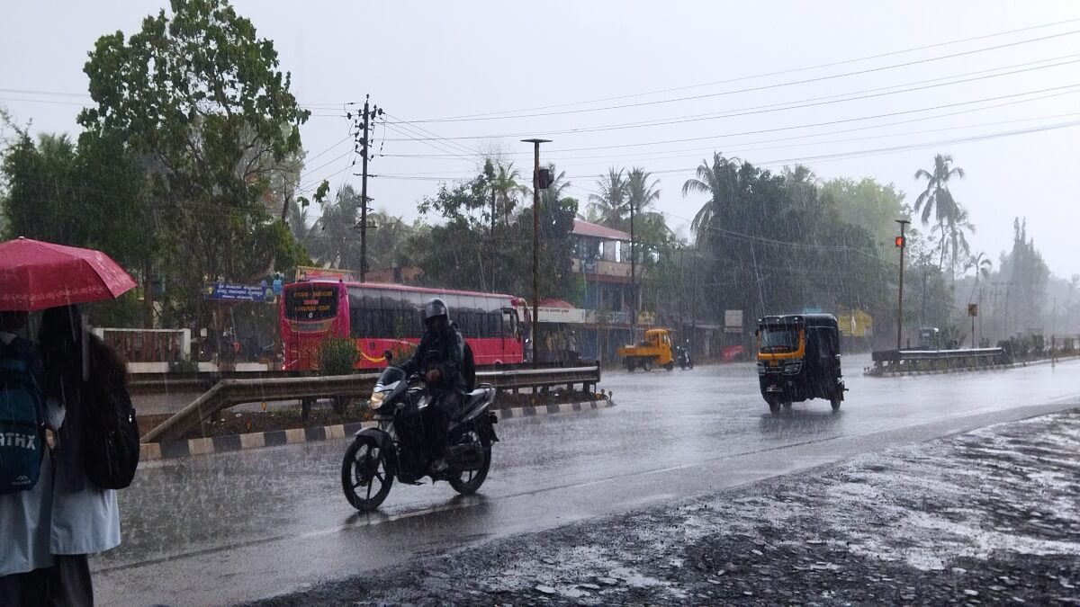 IMD issued heavy Rainfall alert in these Southern states Red Alert issued