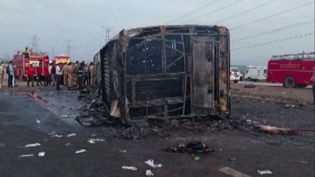Mumbai-Nagpur Expressway: Bus catch fire 26 people dead, 8 injured